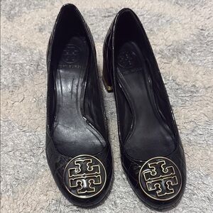 Tory Burch Black Pumps with Gold Emblem